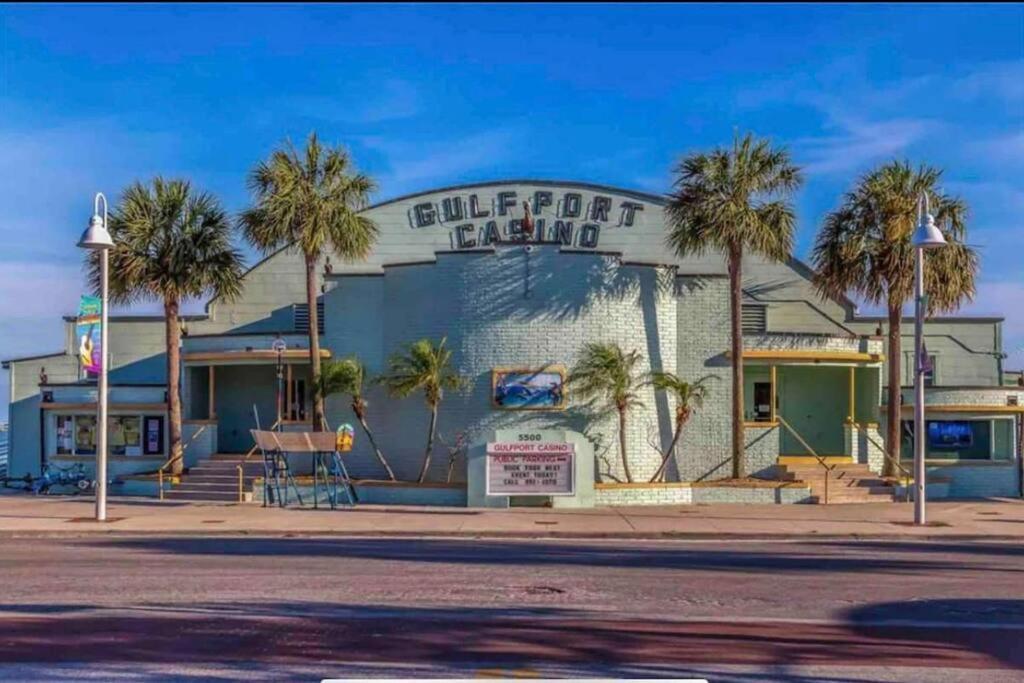 In The Center Of Gulfport, Min Away From The Beach! セント・ピーターズバーグ エクステリア 写真