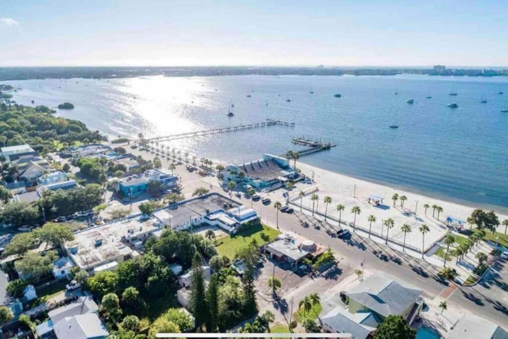 In The Center Of Gulfport, Min Away From The Beach! セント・ピーターズバーグ エクステリア 写真